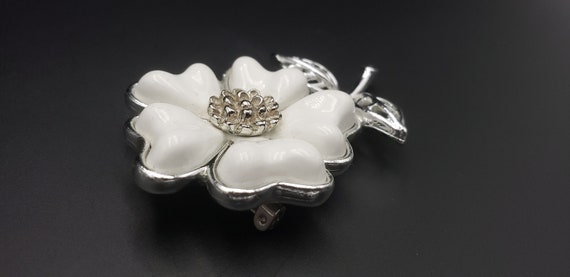 Vintage White Enamel Coro Flower Brooch  - Pin - image 5
