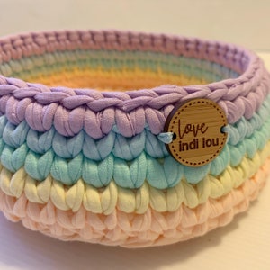 Pastell Lila Regenbogen Korb - Handgemacht aus dickem, hochwertigem recyceltem Baumwoll-T-Shirt-Garn - Regenbogen-Kinderzimmer, Regenbogen-Baby
