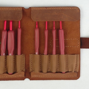 Genuine Leather Crochet Hook Holder, Travel Knitting Crochet Hook Storage for Crafters, hook set 2-6mm diameter, Organizer, needlewoman gift