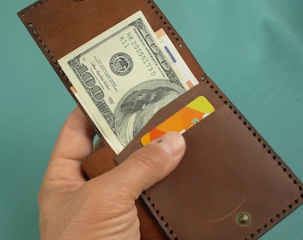 Cartera de cuero Crazy Horse hecha a mano: tarjetero minimalista y delgado, plegable en tres partes, compatible con billetes de euro y dólar.