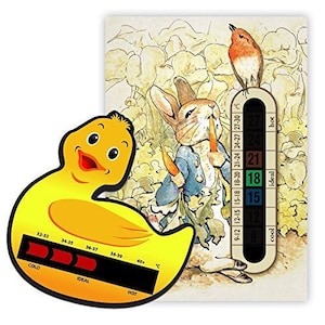 Confezione Peter Rabbit (biglietto con termometro per stanza e cameretta dei bambini e biglietto con termometro da bagno Red Moving Duck)