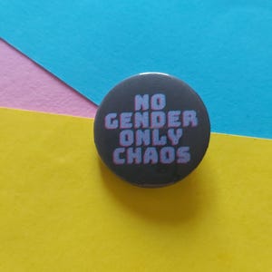 No Gender Only Chaos Button Badge - LGBTQIA+ Pride Pin (32mm)
