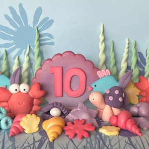Fondant sea creature cake toppers. Clam shells, seaweed, crabs, fish and turtles. Birthday boy or girl decorations.