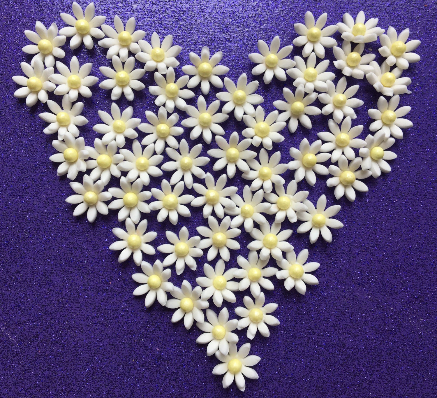 100 edible mini fondant DAISY FLOWER cupcake toppers. Cake Etsy