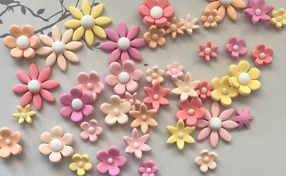 36 pastel fondant flowers. Cake toppers. Suits fairy theme xx