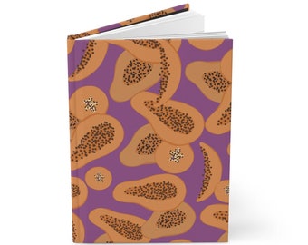 Puede incluir: Un diario morado con un patrón de rodajas de papaya. Las rodajas de papaya son de color naranja con semillas negras.