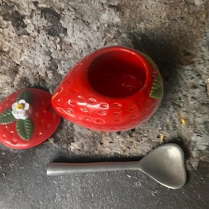 vintage strawberry jar with lid