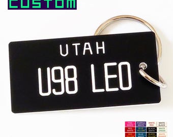 Placa de matrícula negra de Utah personalizada con llavero y colores - Grabado personalizado - Llavero - Etiqueta para bolso - Etiqueta para llaves - Regalo de recuerdo de viaje