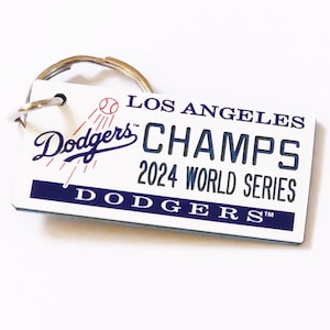 LA Dodgers 2024 World Series Champs Schlüsselanhänger Anhänger - Graviert - Sammler Schlüsselanhänger - Baseball Taschenanhänger Fan Geschenk - Lizenzierter MLB Schlüsselanhänger