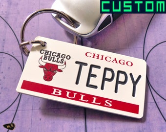 Llavero personalizado de los Chicago Bulls - Etiqueta para llaves grabada a medida - Recuerdo con el nombre del aficionado - Regalo para el entrenador - Llavero oficial de la NBA