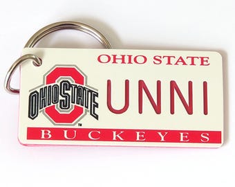 Chaveiro personalizado Ohio State Buckeyes - Pingente para bolsa - Gravação personalizada - Etiquetas de nome para mochila universitária - Presente para treinador - Chaveiro licenciado da NFL