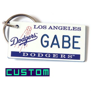 Personalisierte LA Dodgers Schlüsselanhänger - Taschenanhänger - Individuell gravierter Schlüsselanhänger - Baseball Bag Team Namensschilder - Coach Keys Geschenk - Lizenzierter MLB Schlüsselanhänger