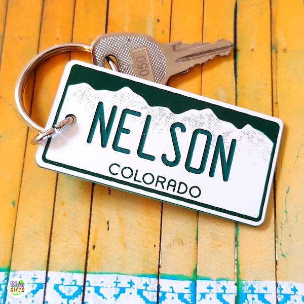 Personalized Colorado Keychain - Custom Engraved Key Tag - Travel Vacation Roadtrip Momento - Name Tag Souvenir Key Ring - Car Keys Fob Gift