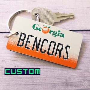 Etiqueta de llavero personalizada del estado de Georgia - Grabado personalizado - Viaje de vacaciones Visita Nombre Llavero de recuerdo - Regalo de llavero de llaves pequeñas de Georgia
