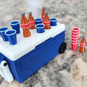 1/10 Scale Ice Chest Cooler, Optional Mini Solo Cups & Soda Bottles. Working Parts!!