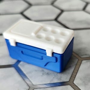 1/24 Scale Ice Chest Cooler, Functional, Opening Lid, Rotating Handles & Rolling Wheels!