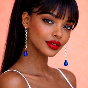 Boucles d'oreilles chaîne en argent avec pendentif en cristal bleu, bijoux modernes faits main, boucles d'oreilles chaîne délicates en argent avec élément en cristal bleu