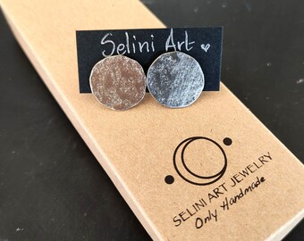 Small Hammered Silver Disc Earrings, Minimalist Round earrings with Stainless Steel Posts, modern small round earrings