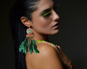 Boucles d'oreilles boho sari en soie verte Boucles d'oreilles longues en cuivre patiné Boucles d'oreilles hippie vert Boucles d'oreilles indiennes en soie sari Boucles d'oreilles bohème en cuivre sari vert