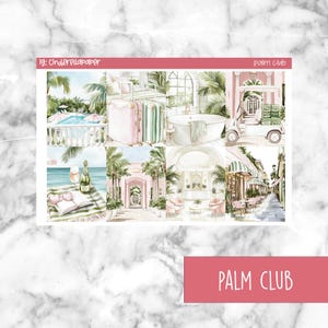 以下が含まれることがあります： パームクラブをテーマにした水彩イラスト。プール、荷物、バスタブ、ゴルフカート、カフェの画像が含まれています。「Palm Club」の文字がピンク色の長方形で表示されています。