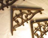 ONE Older Vintage Shelf Bracket Original 6381