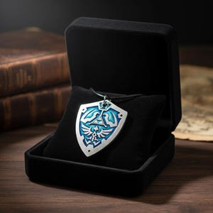 Colar Escudo Azul Claro