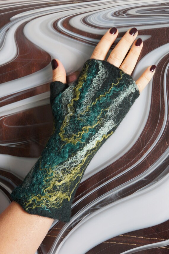 felted fingerless gloves