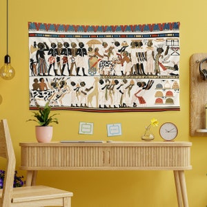 Tapiz de pared antiguo / Ilustración egipcia antigua de jefes nubios que traen regalos a su rey / Tela reciclada