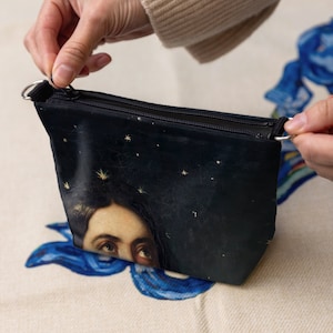 Trousse de maquillage noire | Reproduction de peinture Portrait d'Uranie | Accessoires bohèmes uniques et décoration d'intérieur