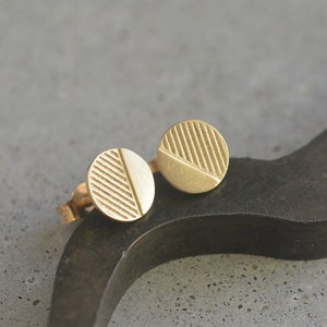 14K Circle Engraved Lines Stud Earrings image 1