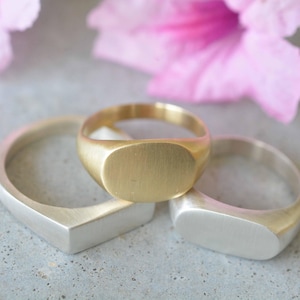 14k solid gold signet ring, solid gold ring, gold signet ring, uniqe wedding ring, women signet ring, oval signet ring, solid gold seal ring
