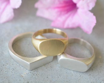 14k solid gold signet ring, solid gold ring, gold signet ring, uniqe wedding ring, women signet ring, oval signet ring, solid gold seal ring