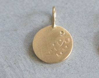 Colgante con dije delicado de oro macizo de 14 k únicamente