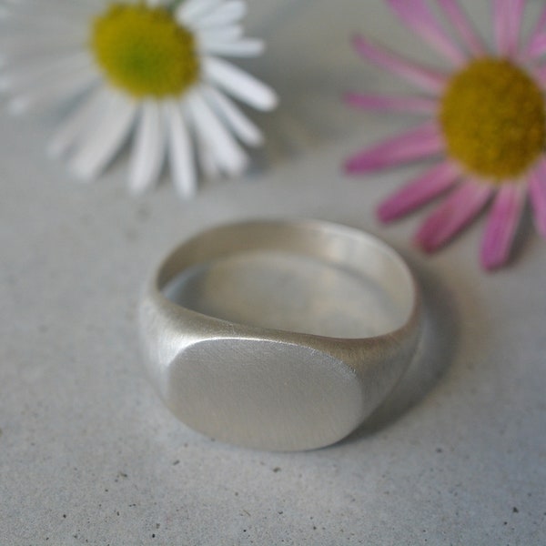 Sterling silver signet ring, oval signet ring, seal ring, solid silver ring, women signet ring, delicate signet ring, signet ring silver