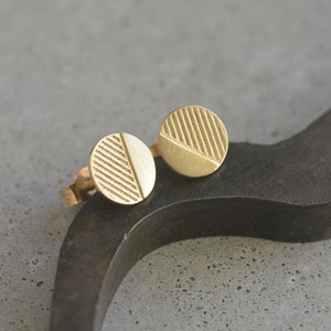 14K Circle Engraved Lines Stud Earrings image 5