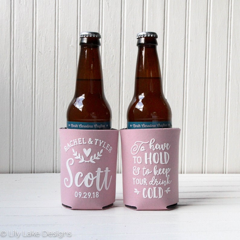 Personalized Wedding Favors, To Have To Hold To Keep Your Drink Cold, Customized Wedding Can Coolers, Monogram Insulators Beer Hugger, TH101 Bild 6