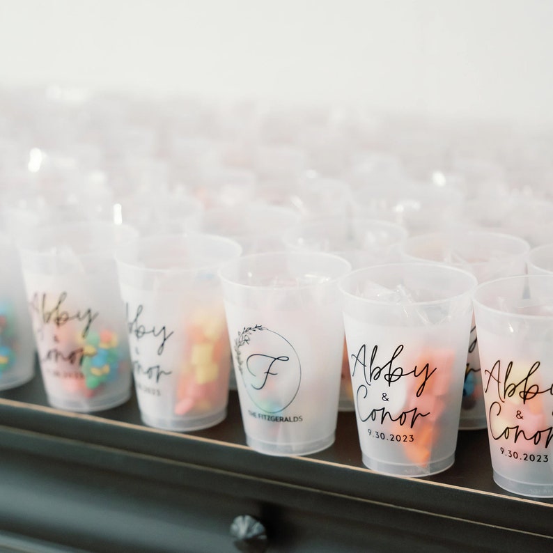 Personalized Frosted Wedding Cups, Monogrammed Wedding Favor, Customized Shatterproof Plastic Cup, Reception Rehearsal Shower Cup, MON404 zdjęcie 4