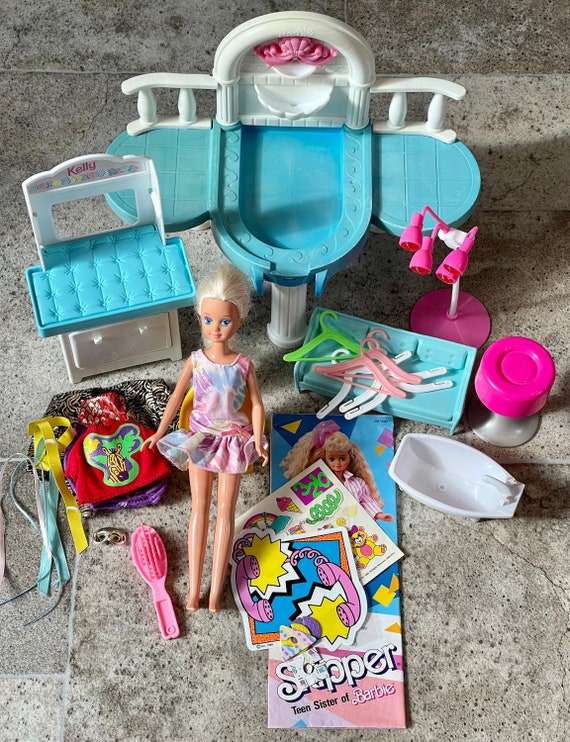 Vintage meubels accessoires en Schipper Doll. -