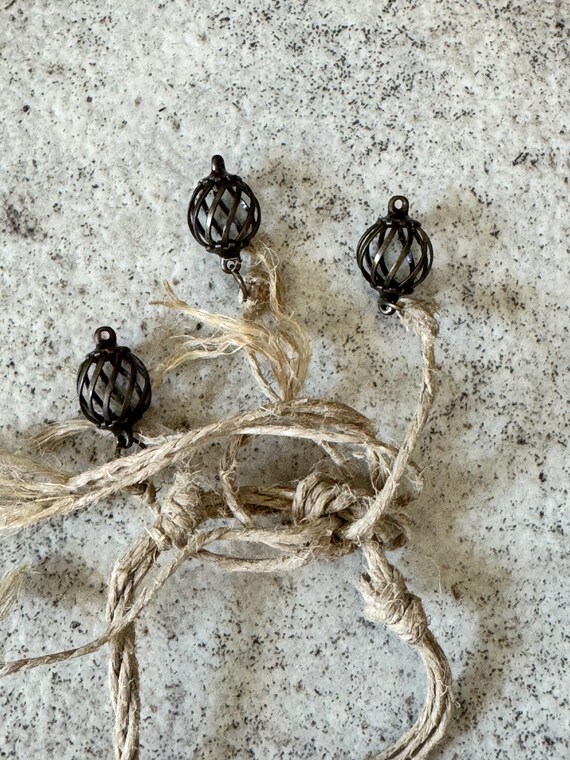 Handmade Macrame Stone Necklace with Red and Gree… - image 6