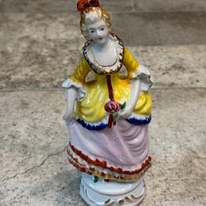 Occupied Japan Porcelain Colonial Lady Figurine – Hand Painted Yellow Dress with Gold Trim