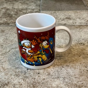 Vintage 1996 Garfield Santa Claus Christmas Coffee Mug – Paws “Santa Claus Is Coming To Town