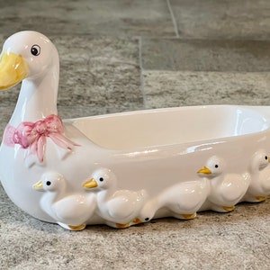 Duck Soap Dish - Ceramic - Keep Soap Dry - ApolloBox