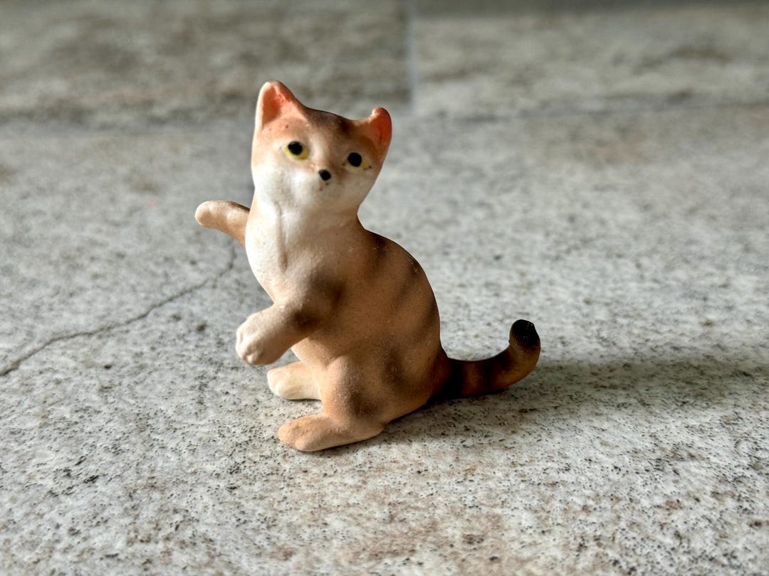 【美品希少】bone china Japan 陶器　置物　ミニチュア　猫 Vintage Bone China Tabby Cat Figurine • Mini Japan Kitty Statue