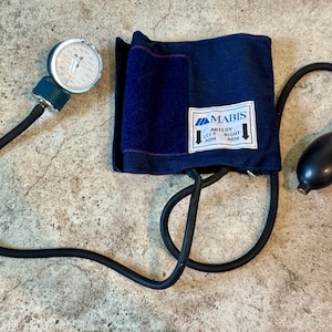 Vintage Mabis Two-Party Home Blood Pressure Kit with Box – Manual Sphygmomanometer