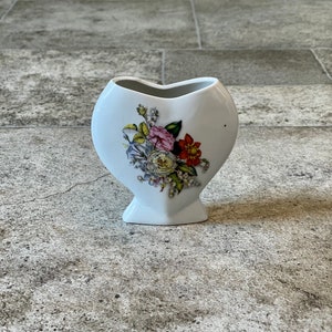 Vintage Ceramic Heart Shaped Floral Vase, Vintage Floral Heart Vase, Heart Shaped Vase, Small Heart Vase, Vintage Ceramic Heart Vase
