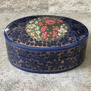 Vintage Lacquer Kashmir Hand Painted Paper Mache Trinket Box, Vintage Lacquer Kashmir Hand Painted Paper Mache Trinket Box Made In India