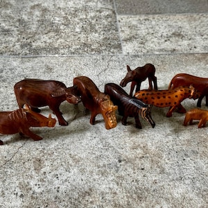 Vintage Hand Carved Wooden African Animal Figurines Kenya Safari  display picture 1