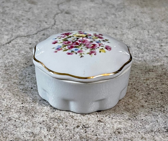 Vintage Porcelain Flower Trinket Box, Porcelain Jewel Box, Vintage Rose Porcelain Box, Old Jewelry Box, Vintage Ring Box, Ring Holder Dish
