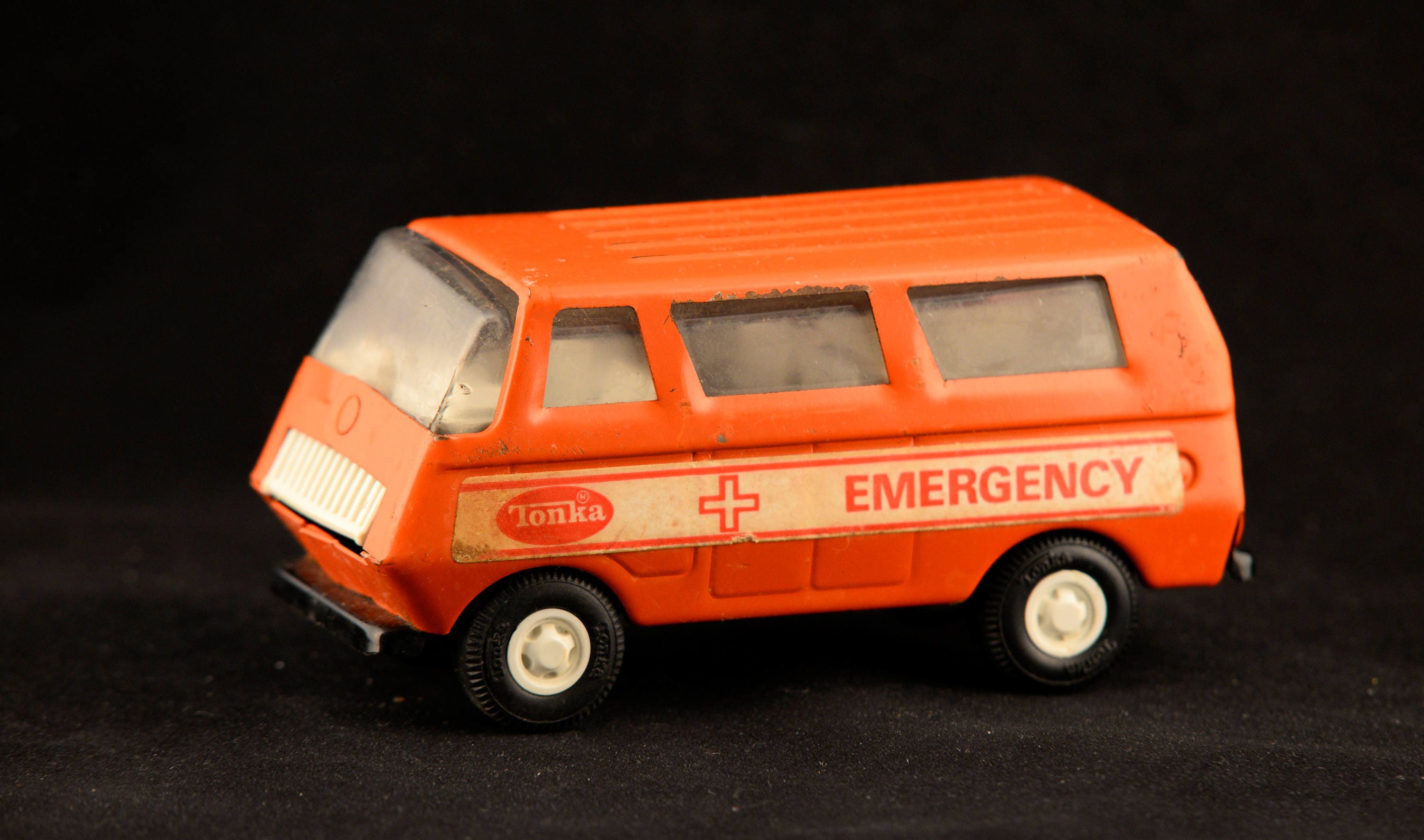 orange tonka dump truck
