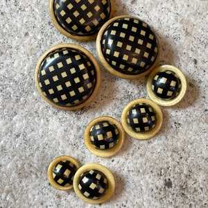 Lot De 49 Boutons Blancs Assortis - Marques JHB, Streamline, La Mode - Occasion Non Utilisés